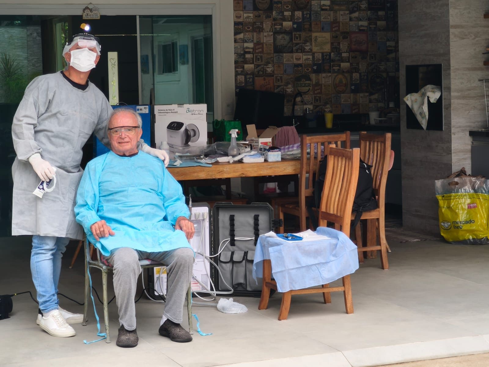Atendimento odontológico domiciliar com equipamentos portáteis